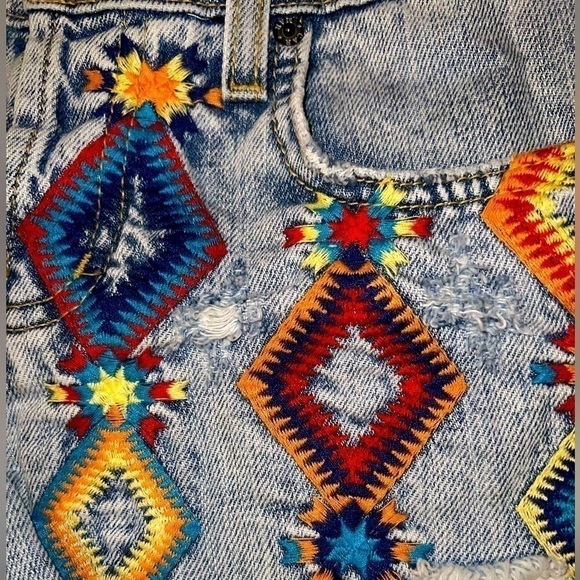 CARMAR high rise embroidered, distressed shorts, 27 - Picture 3 of 8